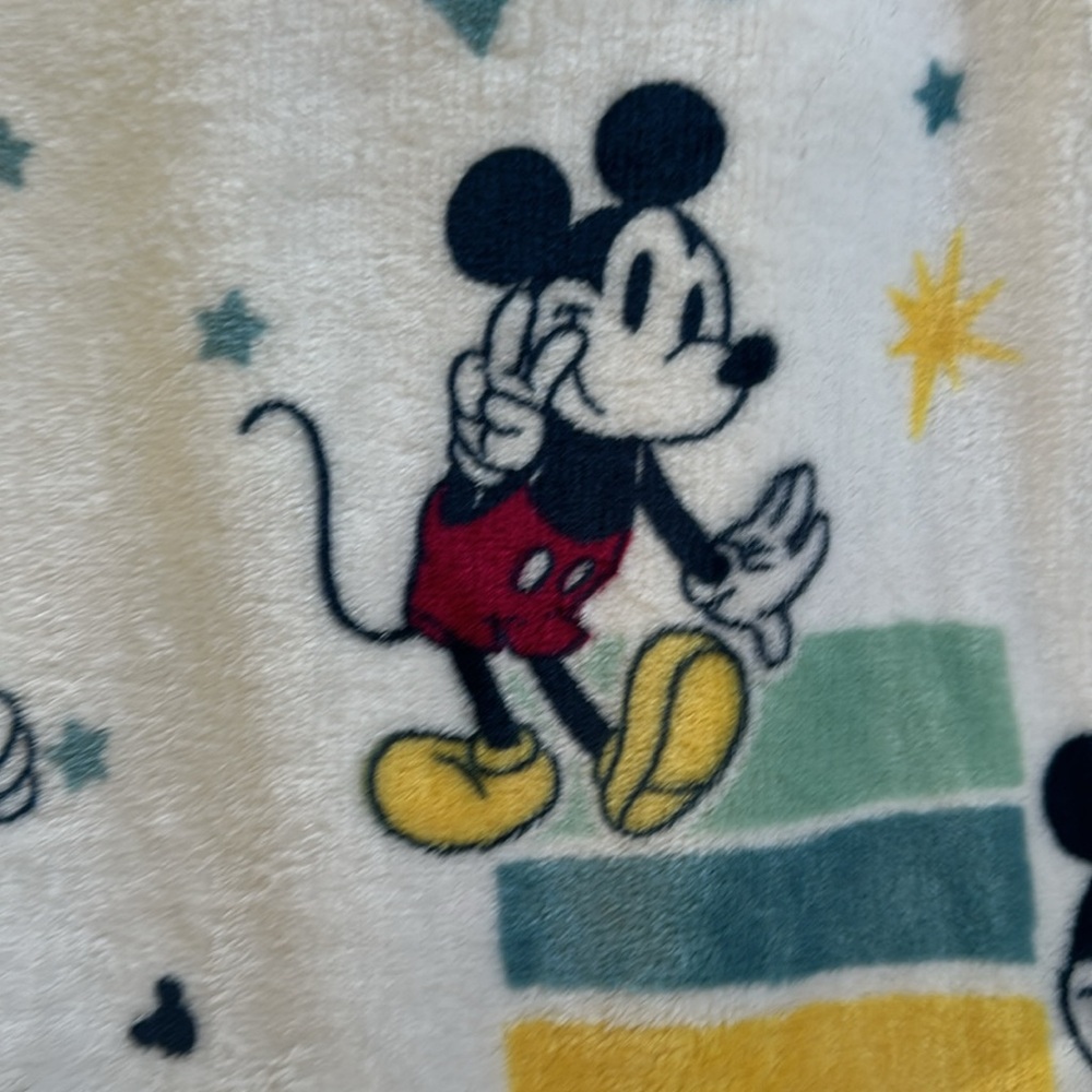 Mickey Mouse plush throw - Picture 6 of 11